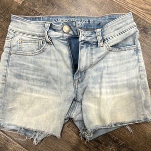 American Eagle Hi-Rise Shortie Denim Shorts Acid Wash look